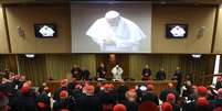 <p>Papa Francisco em evento com cardeais no Vaticano, em 12 de fevereiro</p>  Foto: Alessandro Bianchi / Reuters