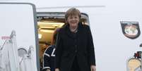 Chanceler alemã, Angela Merkel, chegando em aeroporto perto de Minsk. 11/02/2015  Foto: Valentyn Ogirenko / Reuters