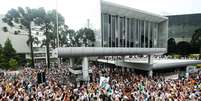 <p>Cerca de 30 mil pessoas ocupam a Assembleia e seus arredores</p>  Foto: Joka Madruga / APP Sindicato / APP Sindicato
