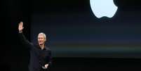 <p>Tim Cook, CEO da Apple, fala durante apresentação na sede da empresa, em foto de arquivo (16/10/2014)</p>  Foto: Reuters