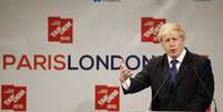 O prefeito Boris Johnson fala durante uma coletiva de imprensa em evento realizado em Paris, 5 de fevereiro  Foto: Charles Platiau  / Reuters