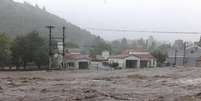 O temporal provocou danos materiais, inundações, cortes de luz e vários transbordamentos de rios  Foto: Twitter