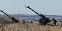 Canhões das Forças Armadas da Ucrânia vistos em posição perto de Debaltseve. 17/02/2015  Foto: Gleb Garanich / Reuters