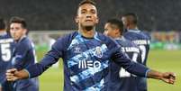 O brasileiro Danilo, do Porto, comemora gol contra o Basel pela Liga dos Campe&otilde;es, em Basel, na Su&iacute;&ccedil;a, nesta quarta-feira. 18/02/2015  Foto: Arnd Wiegmann / Reuters