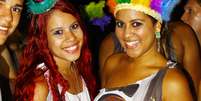 Cintia Izabel Silva (&agrave; direita), cruzou o pa&iacute;s para ver a cantora neste Carnaval  Foto: Fernanda Sanjuan / PrimaPagina