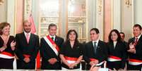 Presidente do Peru, Ollanta Humala (com a faixa presidencial) com os ministros, durante cerimônia em Lima. 17/02/2015  Foto: Andina Agency / Reuters