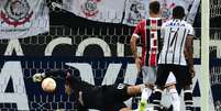 <p>Rogério Ceni teve uma noite para esquecer na Arena Corinthians; dois gols sofridos e uma derrota para o rival</p>  Foto: Nelson Almeida / AFP