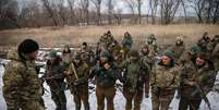 <p>Militares ucranianos perto de Artemivsk</p>  Foto: Gleb Garanich / Reuters