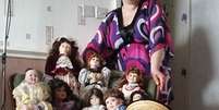 Britânica diz que suas bonecas têm espíritos de gente morta  Foto: Daily Mail / Reprodução