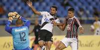 <p>Torcedores entraram em confronto fora do Estádio Nilton Santos</p>  Foto: Marcelo Sadio/Vasco / Divulgação