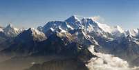 Monte Everest em foto aérea, em Katmandu. 24/04/2010  Foto: Tim Chong / Reuters