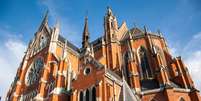 A Catedral de São Pedro e São Paulo é uma das joias da arquitetura de Osijek, na Croácia    Foto: Tamisclao / Shutterstock.com