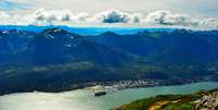 O Canal Gastineau e a Ilha Douglas são ideais para observar a paisagem de Juneau e da Geleira Mendenhall    Foto: orangecrush/Shutterstock