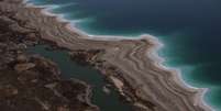 Vista aérea do Mar Morto mostra que o lugar está secando  Foto: Forward / Reprodução