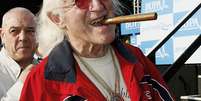 <p>Jimmy Savile em foto de 2006. O apresentador da BBC faleceu em outubro de 2011</p>  Foto:  Matthew Lewis / Getty Images 