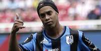 <p>Ronaldinho em jogo do Quer&eacute;taro contra o Guadalajara Chivas</p>  Foto: Alejandro Acosta / Reuters