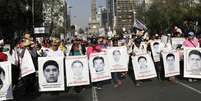 Protestos em apoio às famílias dos desaparecidos   Foto: Henry Romero / Reuters