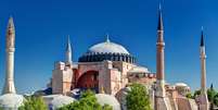 A Bas&iacute;lica de Santa Sofia foi constru&iacute;da como uma igreja, mas depois foi transformada em mesquita  Foto: Viacheslav Lopatin/Shutterstock