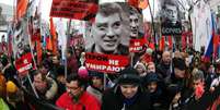 <p>Protesto em homenagem ao opositor russo Boris Nemtsov, no centro de Moscou</p>  Foto: Tatyana Makeyeva / Reuters