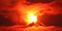 Vulcão chileno entra em erupção   Foto: Twitter
