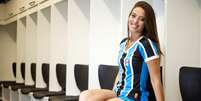 Aos 19 anos, Júlia Lemos foi eleita a musa do Grêmio após receber 43% dos votos em eleição  Foto: Lucas Uebel / Grêmio FBPA/Divulgação