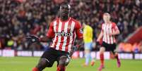Sadio Mane festeja o gol que deu a vit&oacute;ria ao Southampton  Foto: Tony O'Brien / Reuters