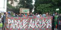 <p>Manifestantes reivindicam a criação do Parque Augusta em terreno no centro de São Paulo</p>  Foto: Janaína Garcia / Terra
