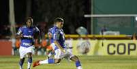 <p>Arouca (esq) foi expulso em segundo jogo pelo Palmeiras</p>  Foto: Elieze Oliveira / Futura Press