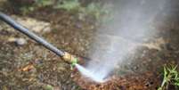 Lavar cal&ccedil;ada com &aacute;gua da Sabesp vai pesar no bolso do consumidor  Foto: IStock