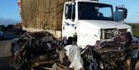 <p>Carro e caminh&atilde;o colidiram na BR-116</p>  Foto: Anderson Oliveira / vc rep&oacute;rter