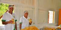 A proprietária da empresa, Dona Morenita, criou salgado para aproveitar as sobras das bananas que vendia  Foto: Alessandro Medeiros / Divulgação