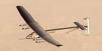 <p>Solar Impulse 2 levantou voo a partir de Abu Dhabi</p>  Foto: BBC Mundo / Copyright