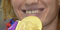 <p>A nadadora Camille Muffat foi campeã olímpica em Londres e estava entre as vítimas do acidente</p>  Foto: AP