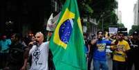 <p>Manifestantes pedem saída de Dilma Rousseff no Rio </p>  Foto: BBC Mundo / Agência Brasil