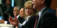 Chefe da polícia federal norte-americana (FBI), James Comey, discursa a um subcomitê do Senado, em Washington, nos Estados Unidos, nesta quinta-feira. 12/03/2015  Foto: Gary Cameron / Reuters