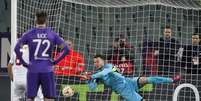 Goleiro da Fiorentina foi convocado às pressas por lesão de Diego Alves  Foto: Fabrizio Giovannozzi / AP