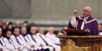 Papa Francisco em discurso na Basília de São Pedro. 13/03/2015.  Foto: Alessandro Bianchi / Reuters