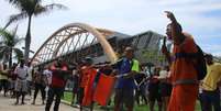 <p>Garis fazem protesto em frente à prefeitura do Rio</p>  Foto: José Lucena / Futura Press