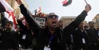 <p>Populares reagem durante funeral de combatente xiita morto em confrontos com militantes do Estado Islâmico, em Najaf, no Iraque, nesta terça-feira (17.03.2015)</p>  Foto: Alaa Al-Marjani / Reuters