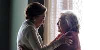 Fernanda Montenegro e Nathalia Timberg vivem romance em 'Babilônia'  Foto: TV Globo / Divulgação