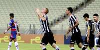 Charles comemora gol que colocou Ceará na liderança do grupo  Foto: LC Moreira / Futura Press