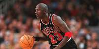 Lenda do basquete, Michael Jordan segue lucrando bastante, mesmo depois de aposentado  Foto: Getty Images 