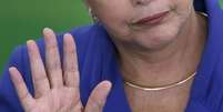 La presidenta de Brasil, Dilma Rousseff, en una ceremonia en el palacio de Gobierno en Brasilia, mar 23 2015. El Gobierno del presidente estadounidense Barack Obama invitó nuevamente a la mandataria brasileña, Dilma Rousseff, a una visita de Estado a Washington, un avance diplomático que para ambas partes sería una oportunidad para potenciar el comercio entre las dos mayores economías de América.  Foto: Ueslei Marcelino / Reuters