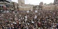 Seguidores de grupo rebelde Houthi fazem protesto em Sanaa. 26/3/2015  Foto: Khaled Abdullah / Reuters