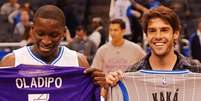 Kaká também esteve presente em uma partida da NBA, quando foi presenteado com uma camisa do Orlando Magics com seu número e nome. "Grande dia! Fui presenteado pelo Orlando Magic pelas mãos do Victor Oladipo. Obrigado pelo carinho e boa sorte na temporada, espero vocês no Citrus Bowl", postou, agradecendo e convidando para um jogo do Orlando City  Foto: Instagram / @kaka / Reprodução