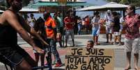 Garis protestaram neste domingo no Rio  Foto: José Lucena / Futura Press