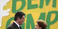 A ex-presidente Dilma Rousseff e Joaquim Levy, quando era ministro do governo petista  Foto: Ueslei Marcelino / Reuters