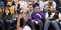 Dwayne Wade sofreu contus&atilde;o no joelho esquerdo e pode desfalcar Heat na fase decisiva da temporada  Foto: Jason Miller / AFP