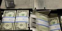 <p>Na semana passada, o dólar acumulou queda de 3,43% ante o real</p>  Foto: Gary Cameron / Reuters