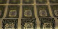 <p>No exterior, o dólar subia mais de 1% em relação a uma cesta de moedas</p>  Foto: Gary Cameron / Reuters